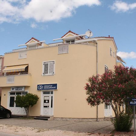 Apartments Dalmata بيوغْغاد نا موغو المظهر الخارجي الصورة
